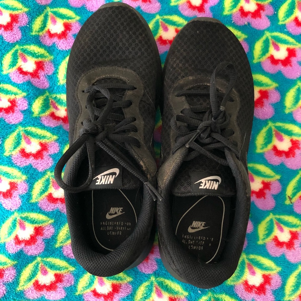 Black nike sneakers